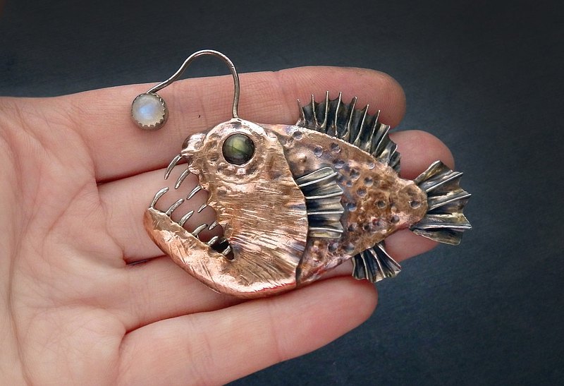 Anglerfish brooch/ Copper pin/ Fish jewelry/ 琵琶鱼  最新