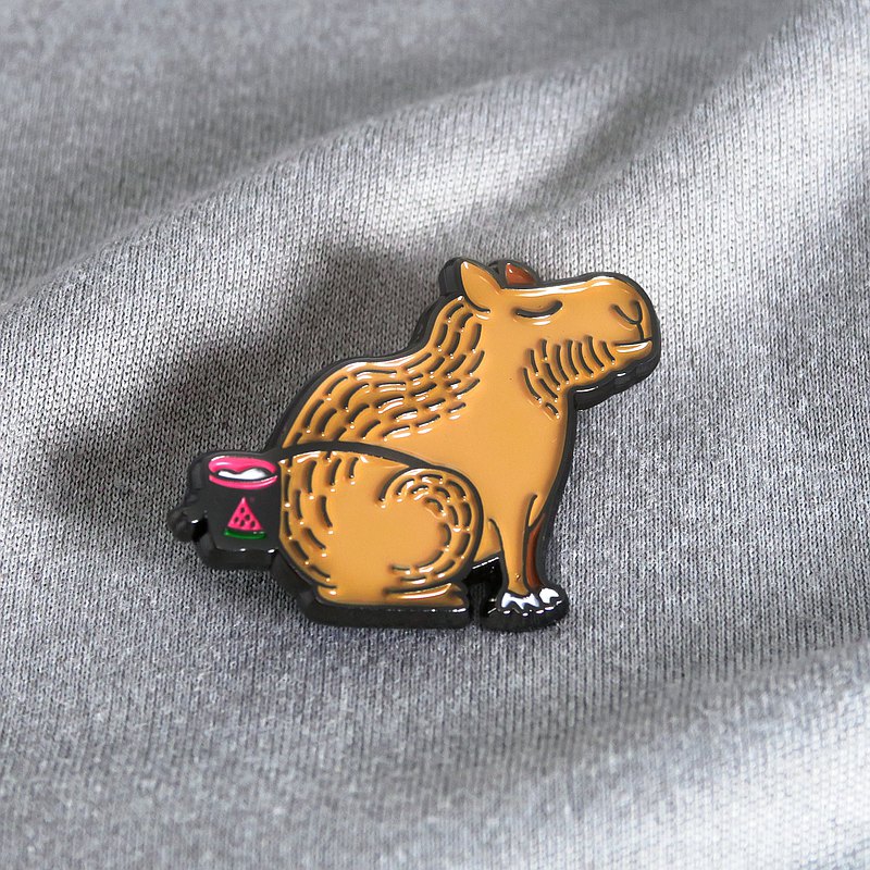 Craggy Capybara Enamel Pin – Gift for Climbers Boulderers – 攀岩針 – 등반 クライミング  最新