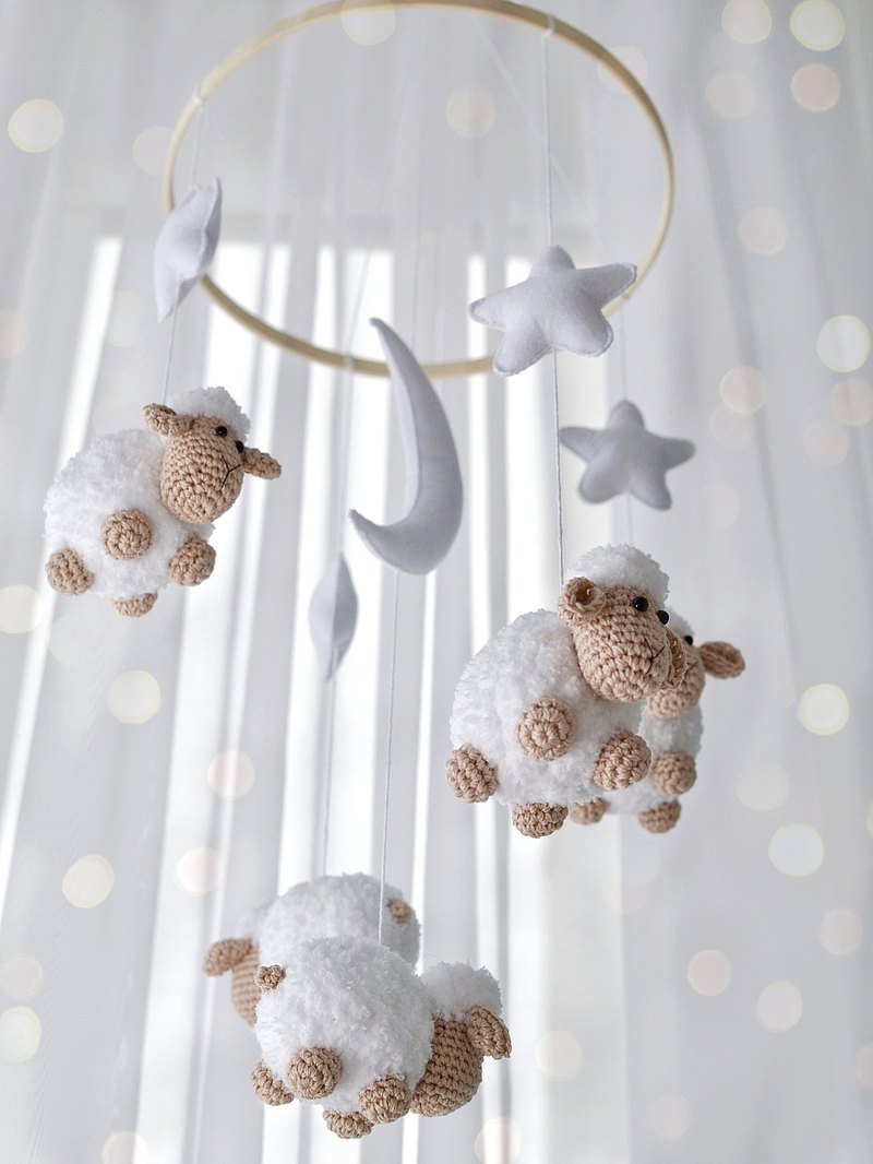 Crochet Baby lamb, Baby Mobile, Baby Crib Toys, Nursery Decor,Baby Shower Gift,  最新