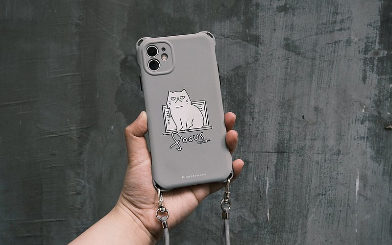 Focus on me...厭世貓 掛繩款 IPhone Case  最新