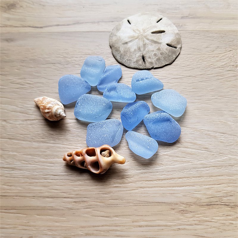 Cornflower blue sea glass. Genuine sea glass. Rare sea glass. P107  最新