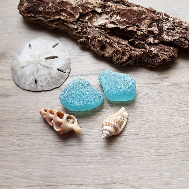 Large teal blue sea glass. Genuine sea glass P101  最新